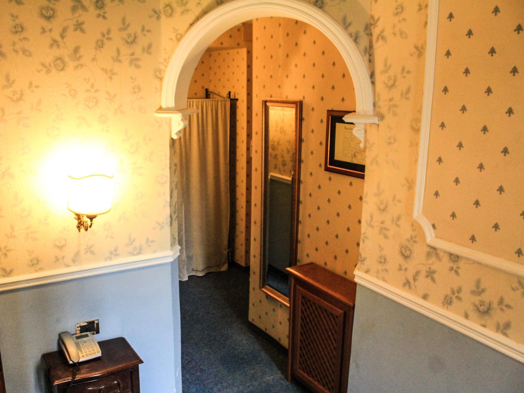 Elyse' Hotel